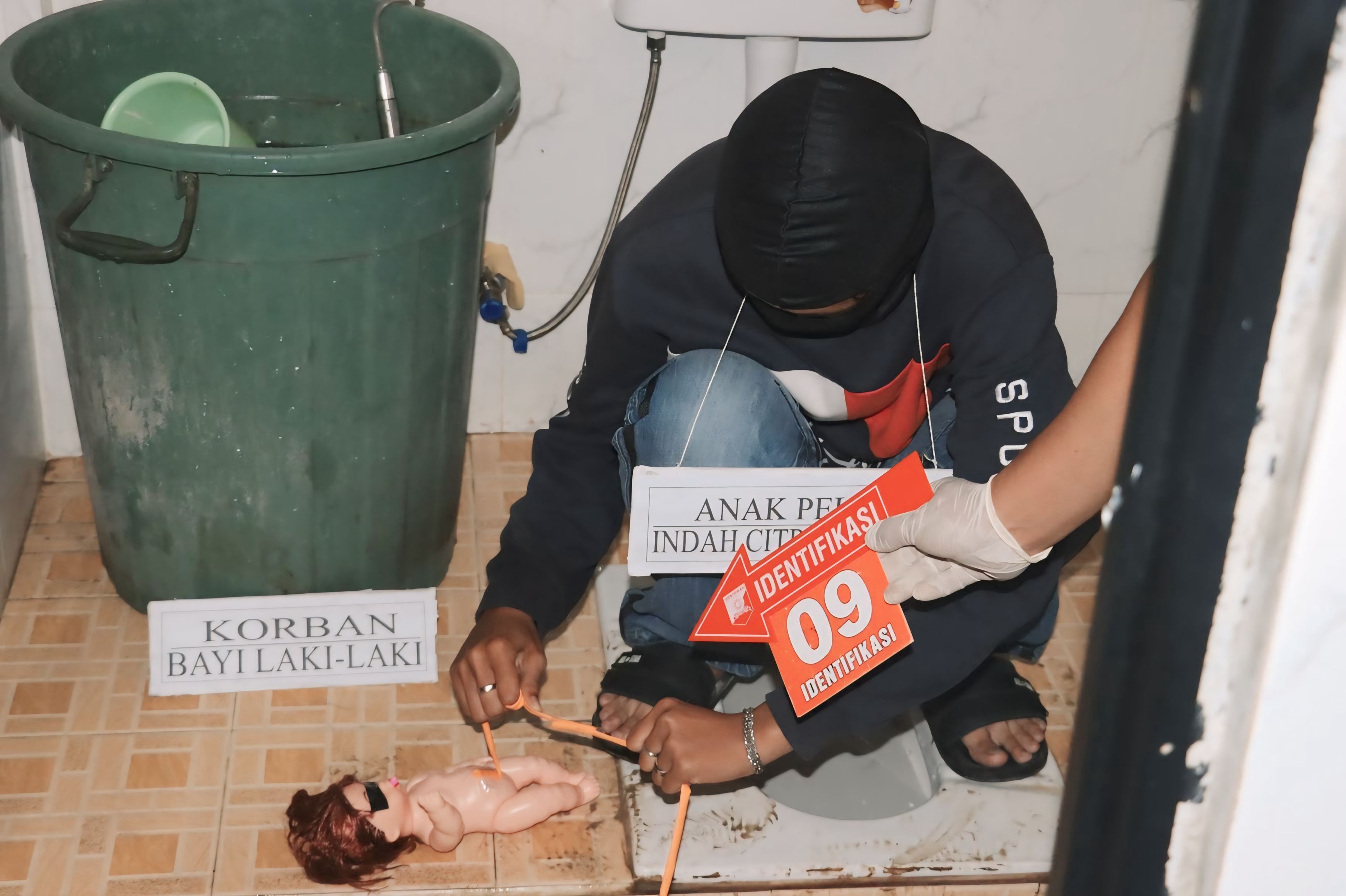 Rekonstruksi Ibu Bunuh Bayinya yang Baru Lahir di Sambas, 33 Adegan Diperagakan