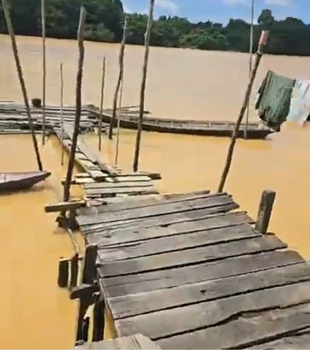 Air Sungai Kuning Pekat, Warga Semanga Keluhkan Krisis Air Bersih