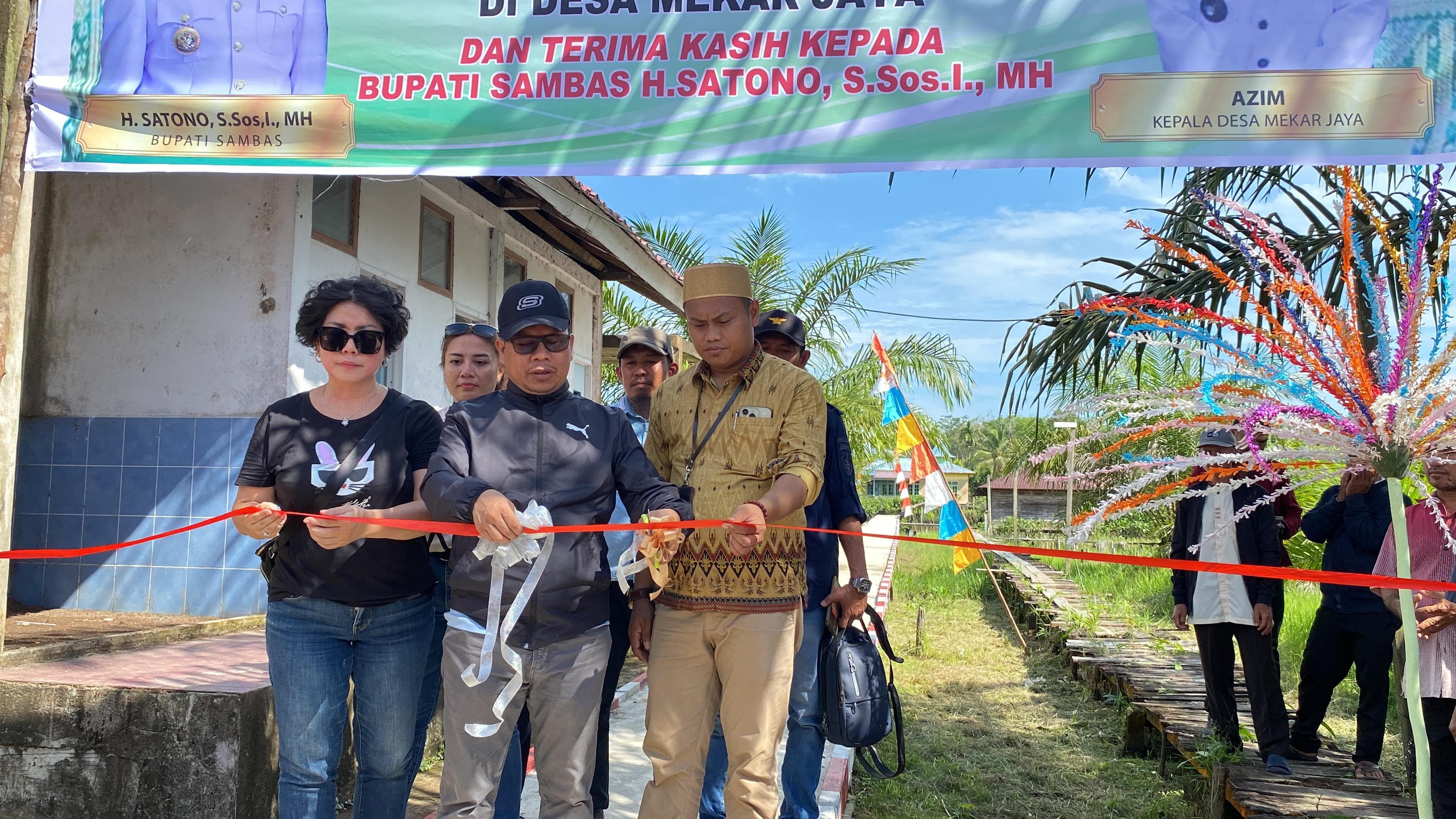 Bupati Sambas Resmikan Jembatan Berkemajuan Non-APBD Sepanjang 69 Meter di Sajad