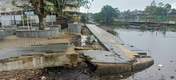 Waterfront Istana Alwatzhikoebillah Sambas Terbengkalai Sejak 2023