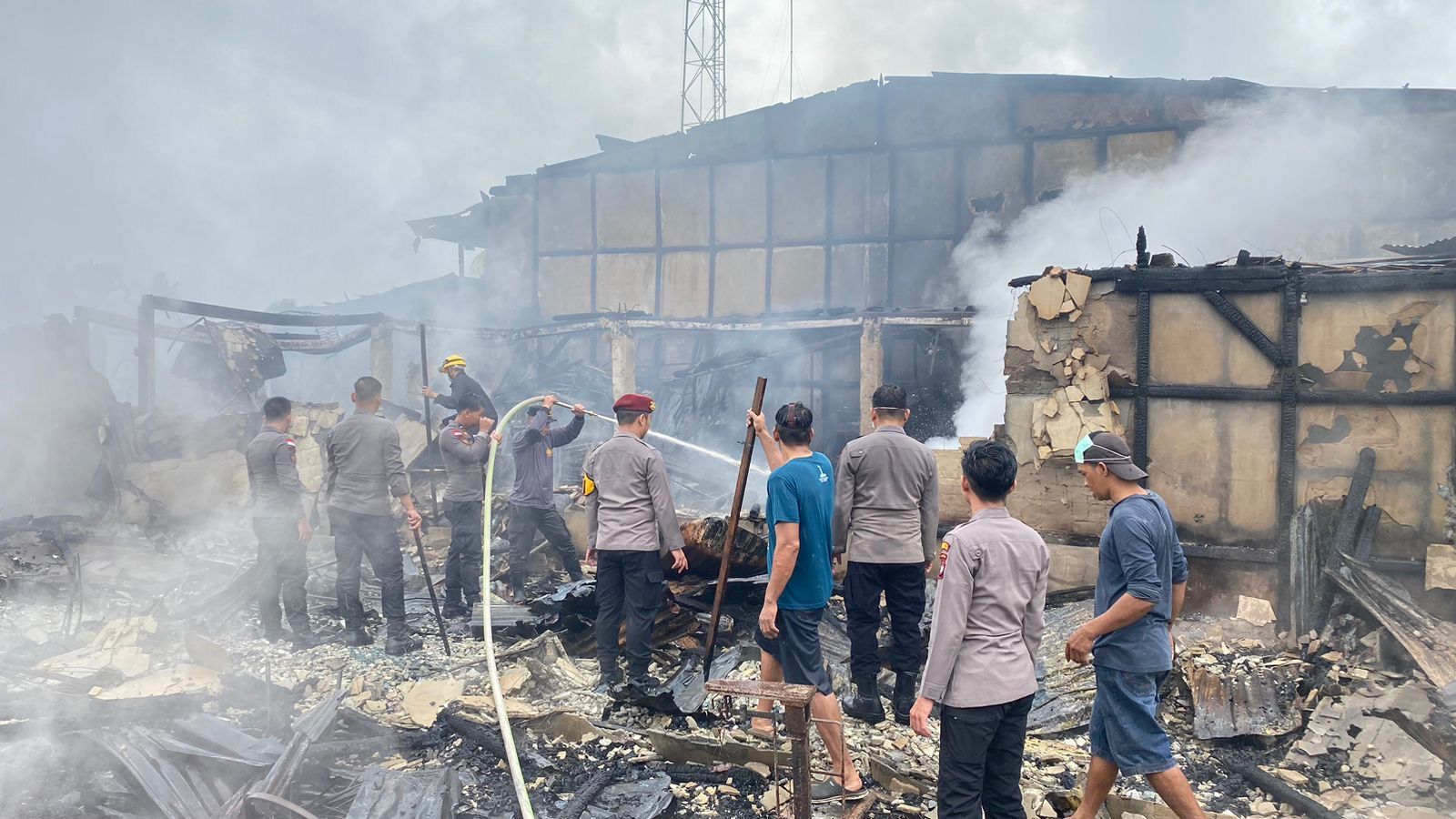Kebakaran Hanguskan 10 Ruko dan 1 Rumah di Simpang Empat Tangaran, Tidak Ada Korban Jiwa