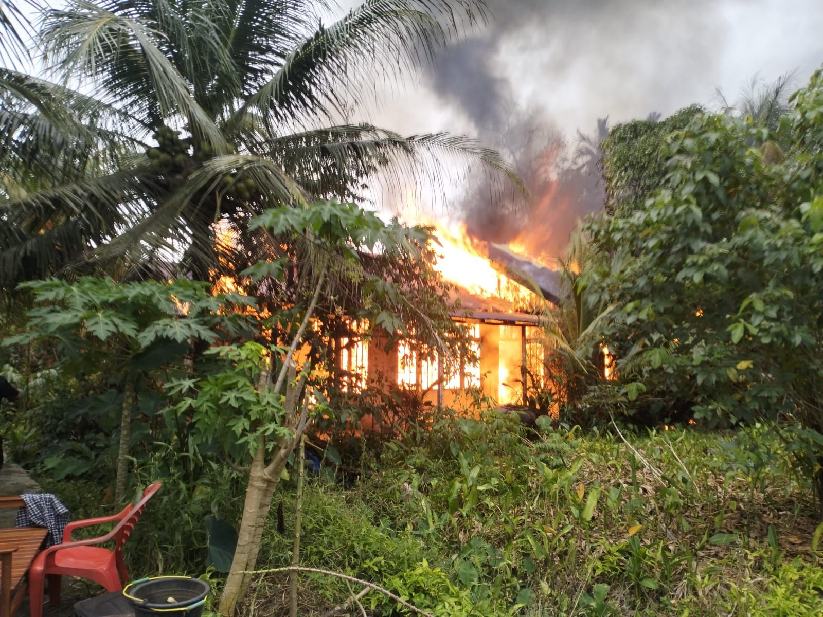 Rumah di Sekura Teluk Keramat Hangus Dilalap Api, Kerugian Ditaksir Rp 200 Juta