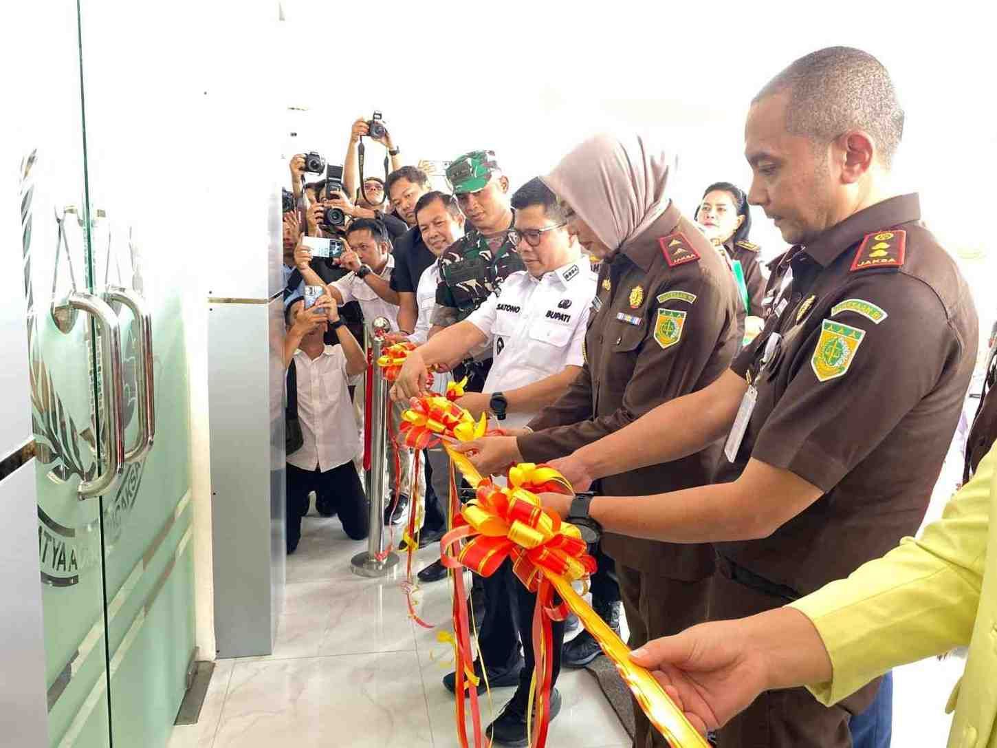 Gedung Baru Kejari Sambas Diresmikan, Kajari Daniel Janji Pelayanan Hukum Lebih Humanis