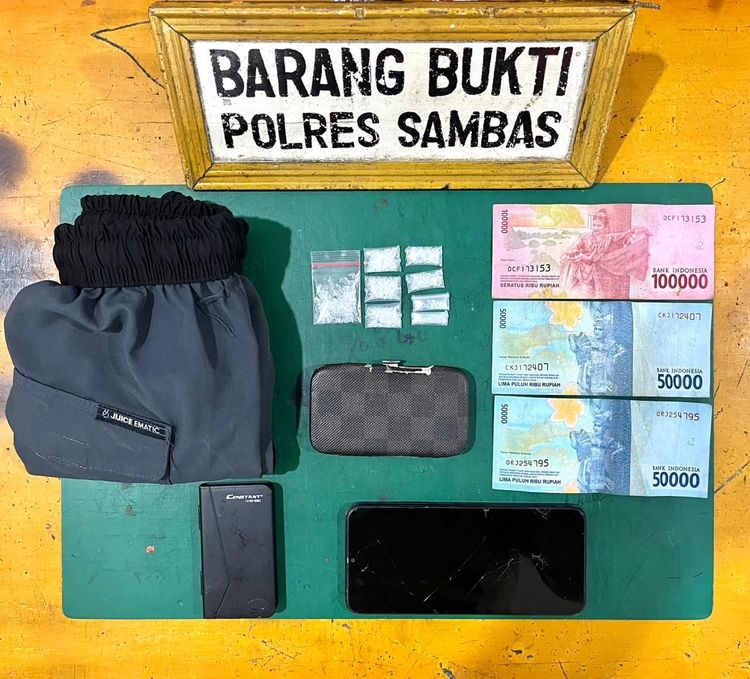 Satresnarkoba Polres Sambas Tangkap Pengedar Sabu di Kecamatan Tekarang