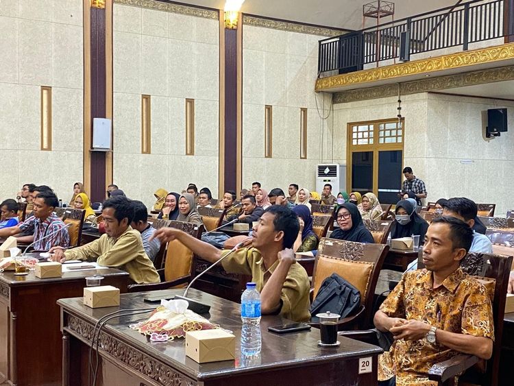 Anggota DPRD Sambas Dukung Honorer Pendidikan Soroti Dampak Tak Manusiawi Permendikdasmen 8 Tahun 2025
