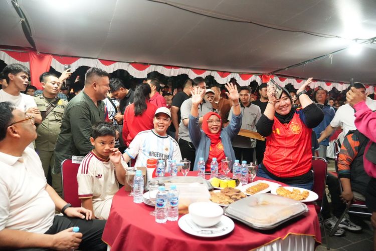 Ribuan Warga Ikuti Nobar Final Piala Dunia, Ria Norsan Dukung Argentina