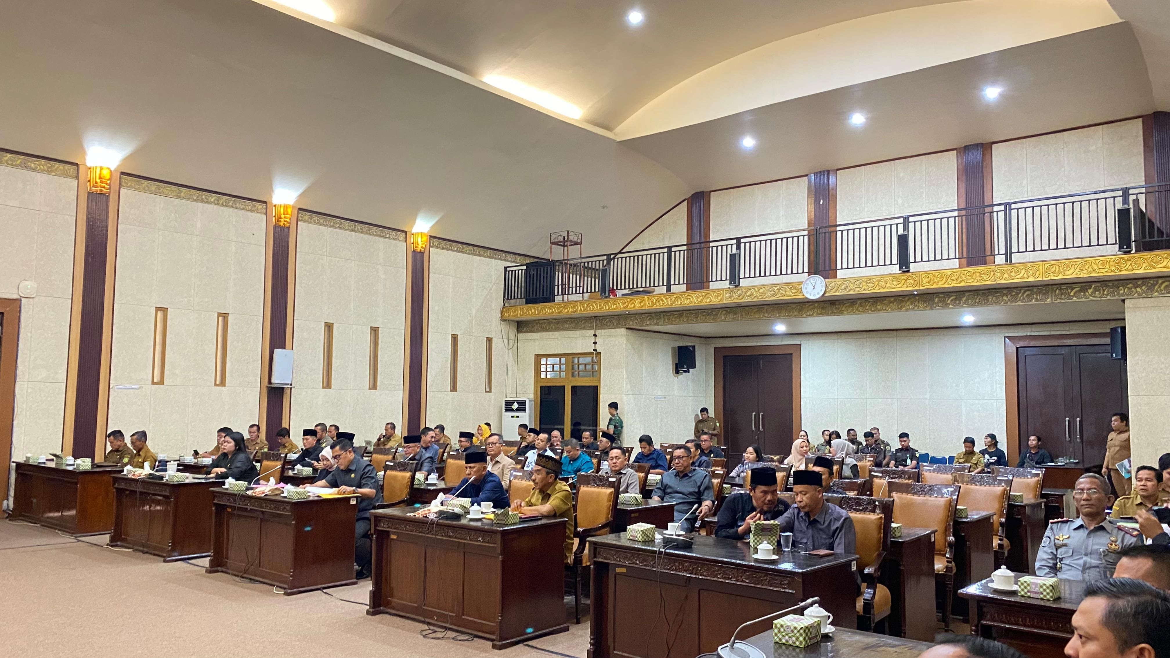 DPRD Sambas Gelar Paripurna Pengambilan Keputusan Raperda Pertanggungjawaban APBD 2024, RPJMD dan Ketertiban Umum