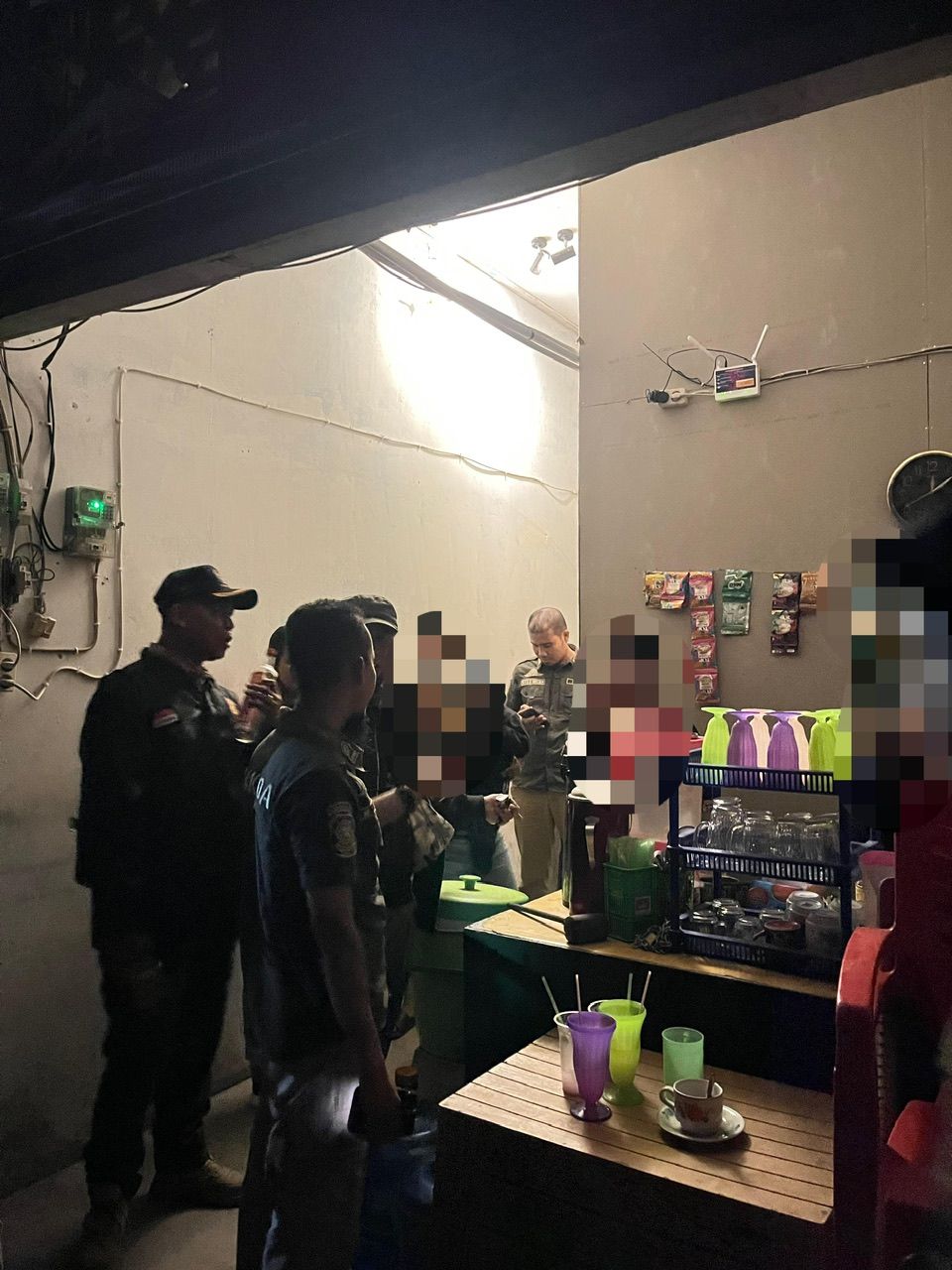 Razia Pekat, Satpol PP Sambas Dapati Pengunjung Bawa Miras di Tempat Hiburan Malam Tebas