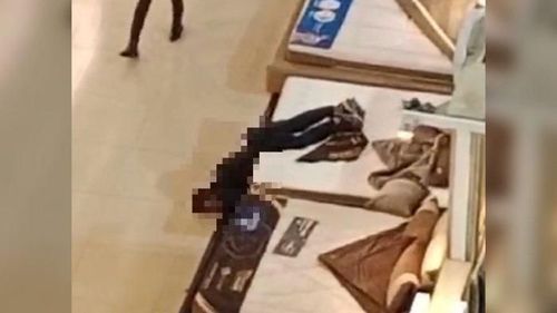 Remaja Jatuh dari Lantai 3 Solo Paragon Selamat Berkat Kasur Pameran