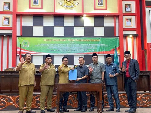 Bupati Sambas Sampaikan Pendapat Akhir Terhadap Tiga Raperda Dalam Rapat Paripurna