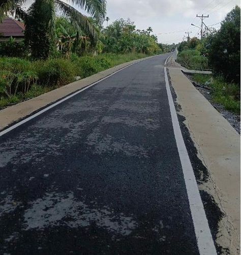 Jalan Desa Tempatan Tepatnya Dusun Tempukung, Kabupaten Sambas yang Rusak Parah Kini Sudah Mulus Setelah Diperbaiki oleh Pemerintah