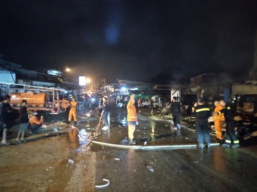 Api Melalap Pasar Seluas, Puluhan Ruko Pedagang Ludes Terbakar