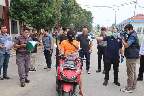 Polres Sambas Peragakan 38 Adegan dalam Rekonstruksi Kasus KDRT Berujung Kematian di Selakau