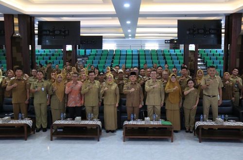 Ria Norsan Minta Lurah Jadi Garda Terdepan Selesaikan Persoalan Masyarakat
