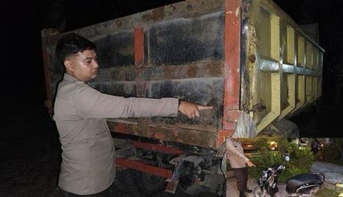 Pengendara Motor Meninggal Setelah Tabrak Dump Truck Mogok di Jawai