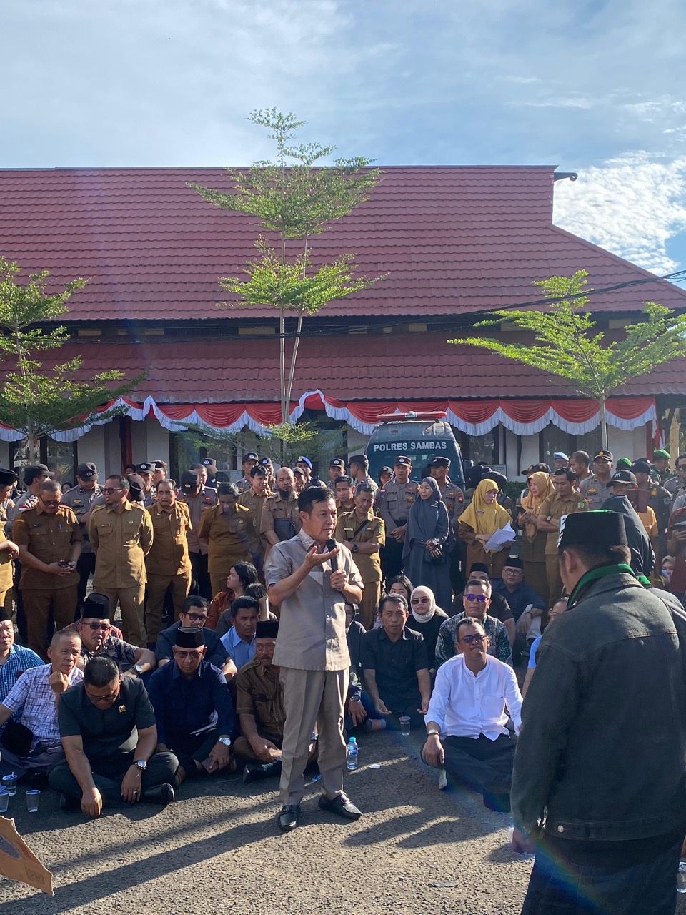 Tanggapan Pemkab Sambas Terhadap Tuntutan Aliansi: Siap Diskusikan Isu PETI hingga Kesejahteraan Honorer