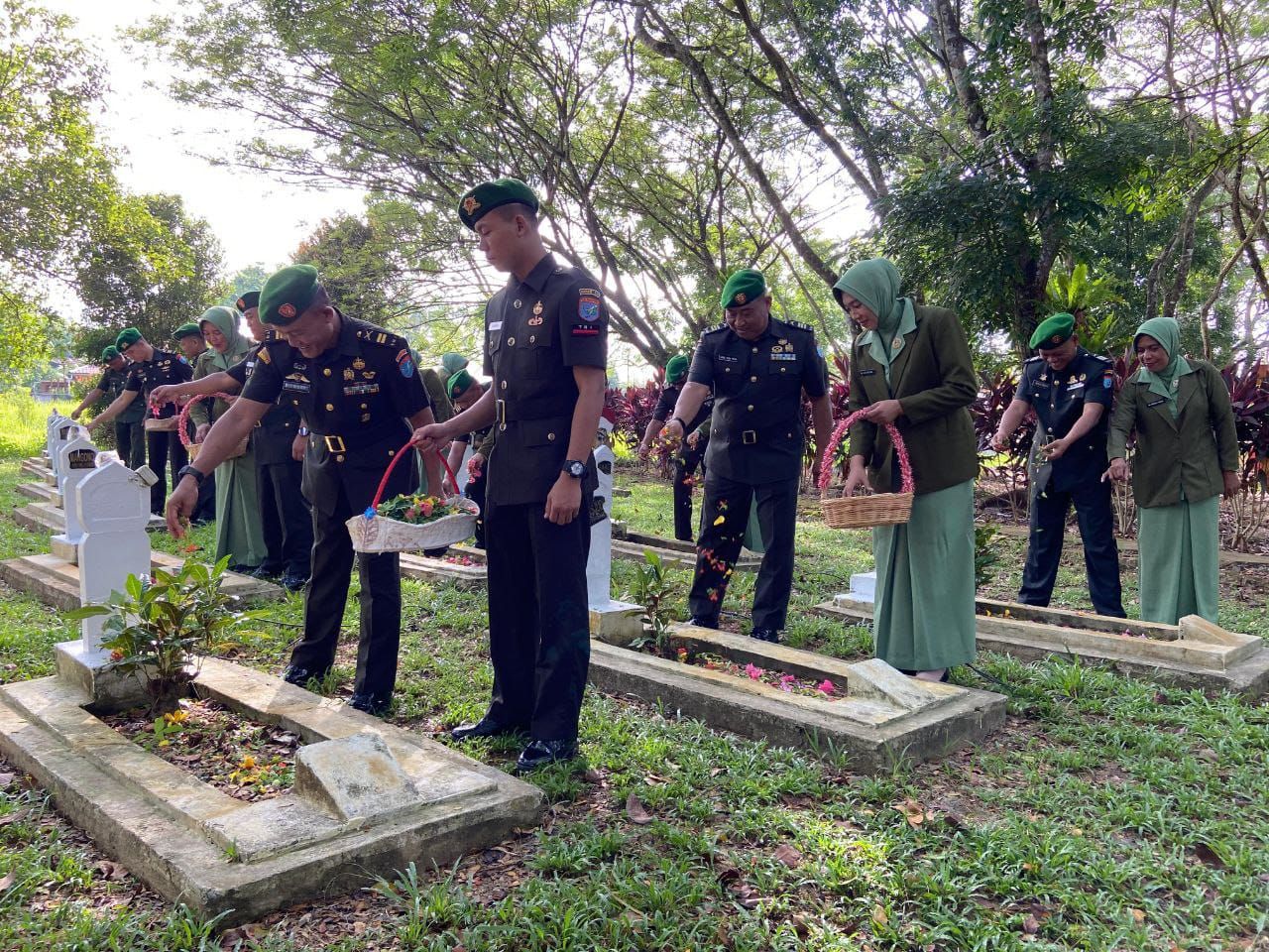 HUT ke-67 Kodam XII/Tanjungpura, Kodim 1208/Sambas Laksanakan Ziarah ke TMP